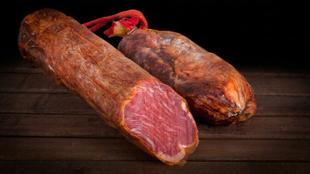 Caña de Lomo de Bellota 100% Ibérico y Embutidos Nobles: Cómo Elevar la Tabla de Entrantes en tu Restaurante
